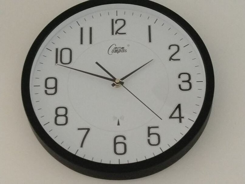 挂钟康巴丝挂钟电波钟13.6英寸简约创意时钟静音客厅钟表挂墙哪个值得买！使用两个月反馈！