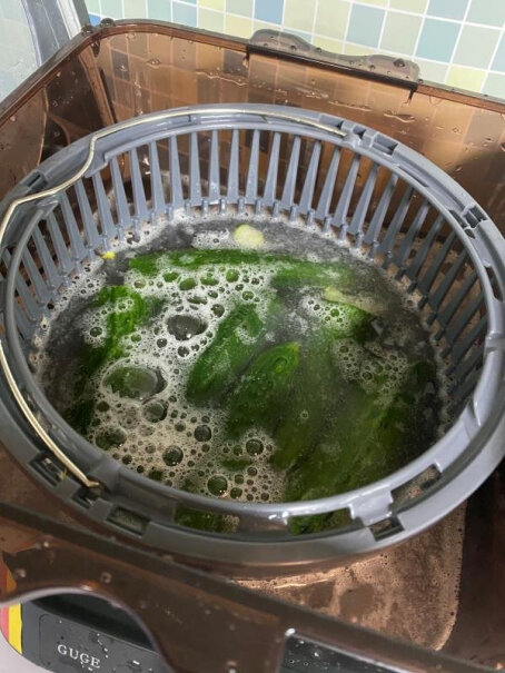 德国谷格果蔬清洗机全自动洗菜机家用肉类消毒多功能蔬果净化器篮子容易清洗吗？