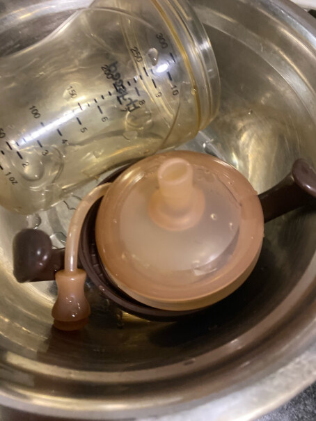 世喜吸管杯婴儿学饮杯重力球里的硅胶片会脱落吗？