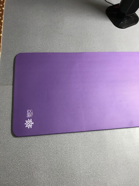 奥义瑜伽垫加厚15mm舒适防硌健身垫这个是不是双面防滑的？