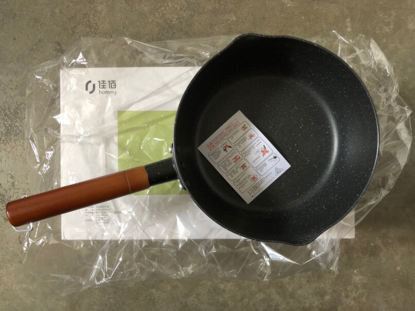 佳佰日式不锈钢雪平锅20cm儿童辅食锅小奶锅有锅盖吗？