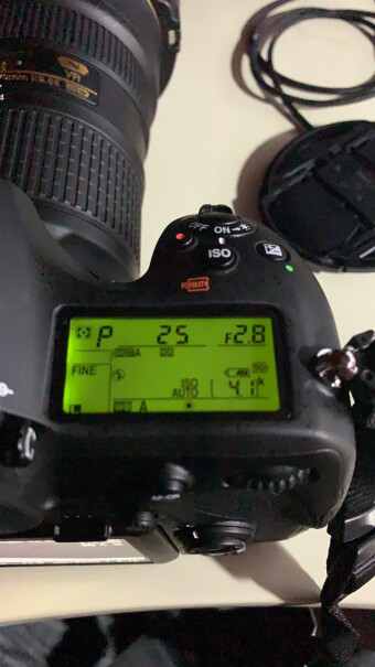尼康D850 单反相机本人小白，想问一下平时出去旅游，只拍一些风景和人物，需要怎么配相机和镜头？