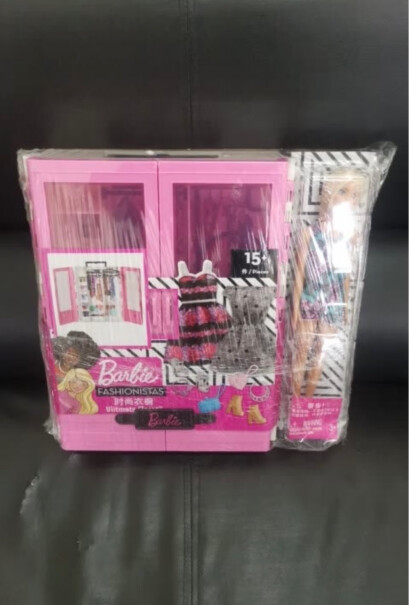 芭比Barbie女孩礼物芭比娃娃套装时尚玩具换装娃娃过家家玩具-芭比娃娃之时尚衣橱GBK12这款带娃娃吗？