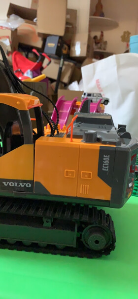 双鹰工程挖掘机挖机遥控车钩勾机工程玩具车模型这个能在沙坑玩吗？