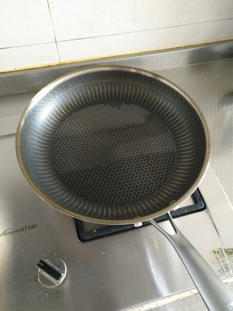 爱乐仕德国煎锅平底锅不粘锅这个锅有使用寿命吗？有的锅效果很好，半年就开始粘了。