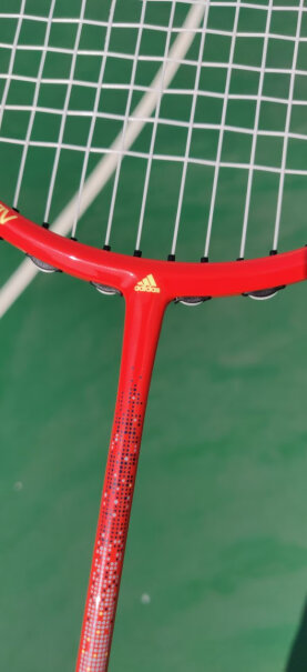 阿迪达斯adidas羽毛球拍单拍有拍套吗？