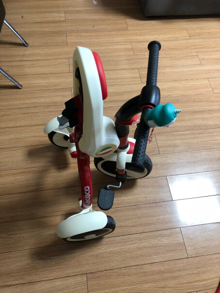 乐卡儿童三轮车便携可折叠童车滑行平衡车三合一TINY请问脚踏板怎么收回去？