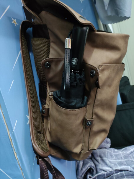 迪德DiDe双肩包男士大容量电脑背包多功能旅行男包学生书包防雨吗，清洗方便吗？