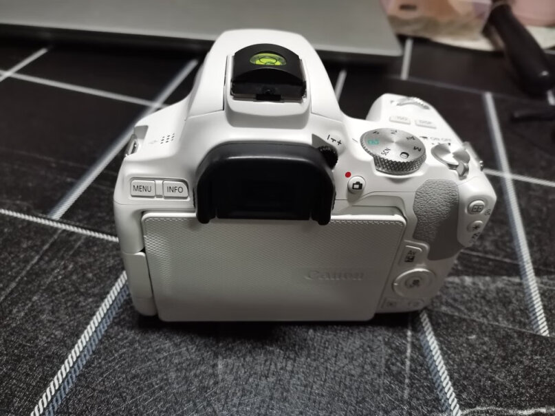 单反相机「预售」佳能EOS 200D2单反相机好用吗？适不适合你！看质量怎么样！