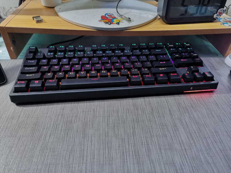 雷神有线游戏机械键盘红轴KG3089R幻彩版请问kg3089r红轴键线分离么？
