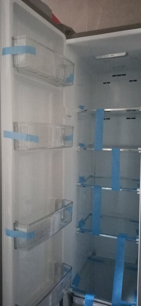 Haier有没有买家给友友帮忙测量一下冰箱实际高度多少？冰箱门板好像比箱体高对吧？