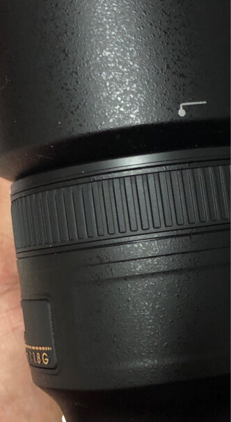 尼康AF-S DX标准定焦镜头是未拆封的吗，密封条有无断裂？