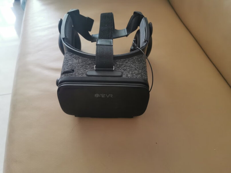 小宅VR眼镜Z5青春版青春版是连线耳机，有环绕立体声吗？