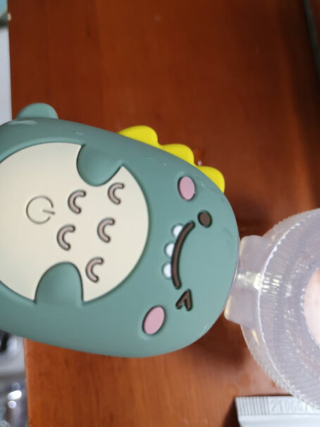 爱贝迪拉儿童电动牙刷智能U型牙刷有充电器的吗？