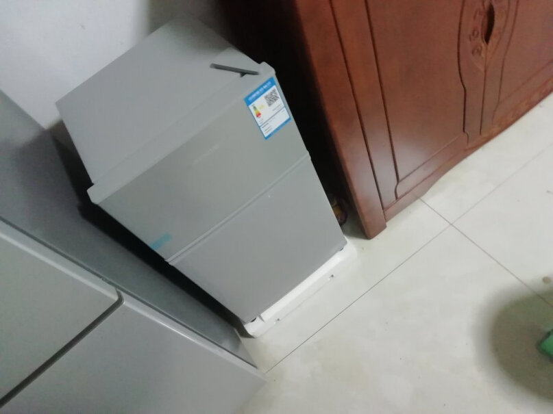 韩国现代迷你冰箱小冰箱小型电冰箱双门家用宿舍冷冻冷藏节能会不会漏电啊，我看有的评论说用几个月就漏电？