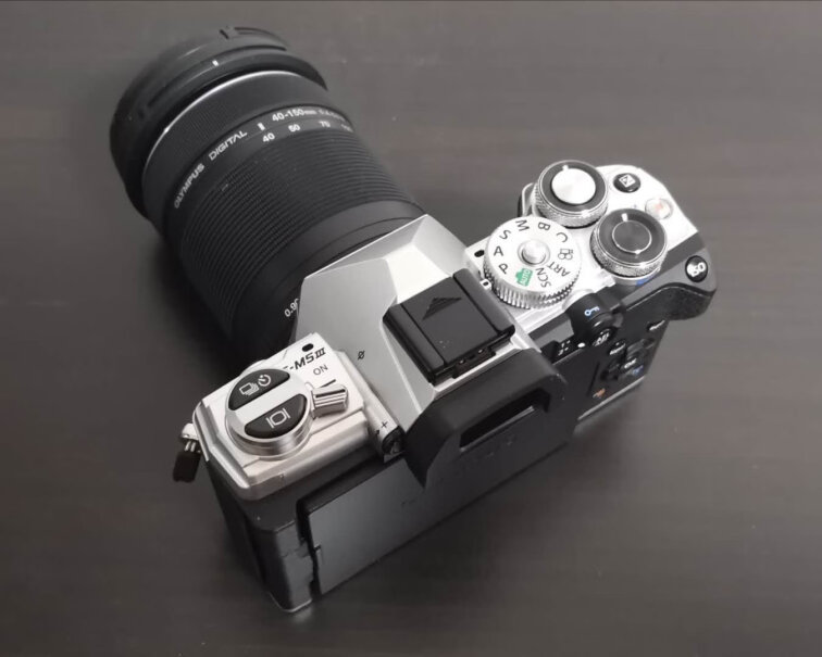 奥林巴斯M.ZUIKO 9-18mm微单广角镜头这款镜头防抖吗？