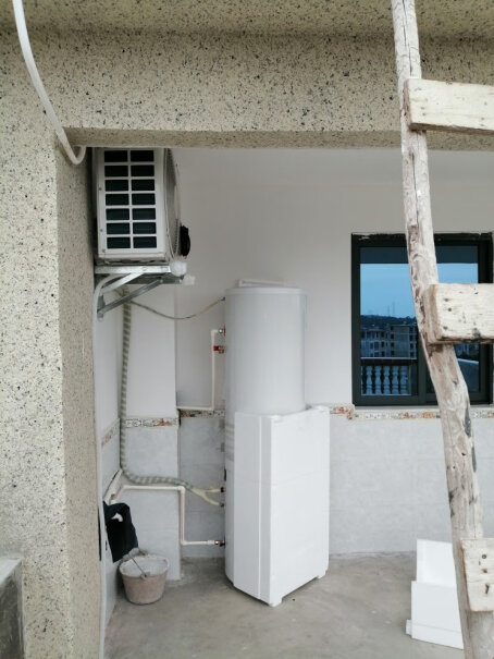 海尔空气能热水器家用200升包安装超一级能效WiFi80℃杀菌洗双变频超级节能效率500%这个水箱可以横放吗？