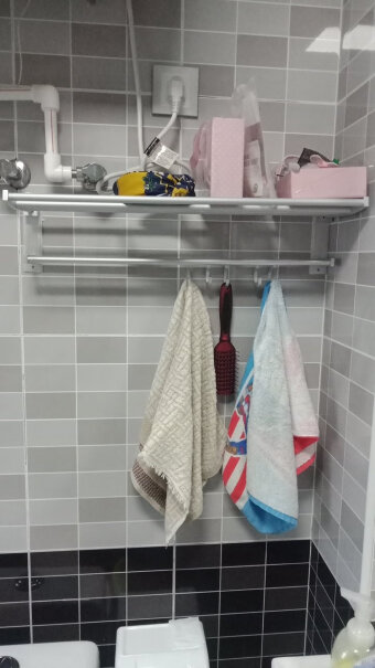 洁比世浴巾架不光滑的墙面可以粘吗？