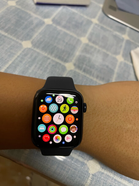 Apple Watch SE 2022款手表为什么我的se2没有屏幕常亮？是发错货了吗？