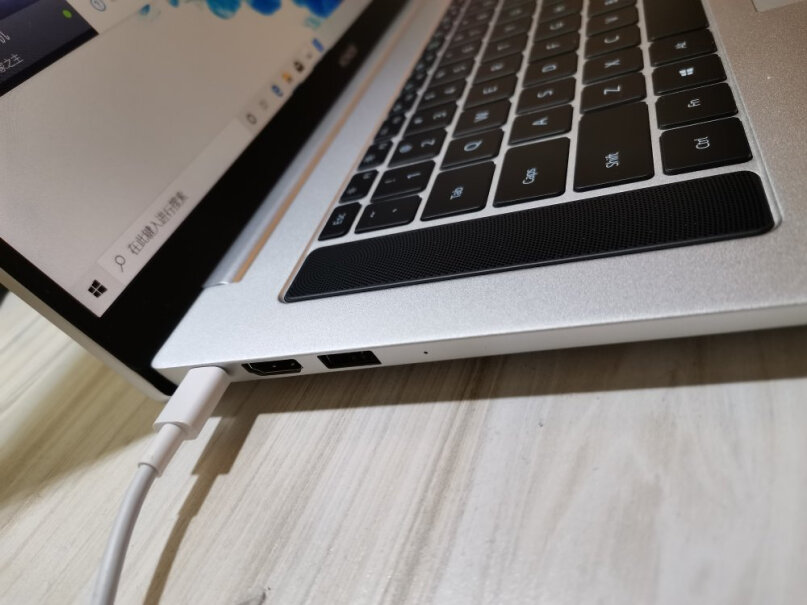 荣耀笔记本电脑MagicBook友友 这款怎样 散热 有没有 漏光 显卡怎样 用它学习可以么？