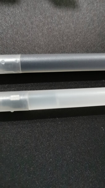 小米巨能写中性笔10支装高考用这种笔可以吗，会不会yin,书写流畅吗？和百乐的p500比起来哪个好用？