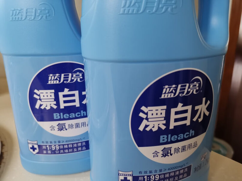 蓝月亮漂白水拎开瓶盖，瓶口有封塑料纸吗？