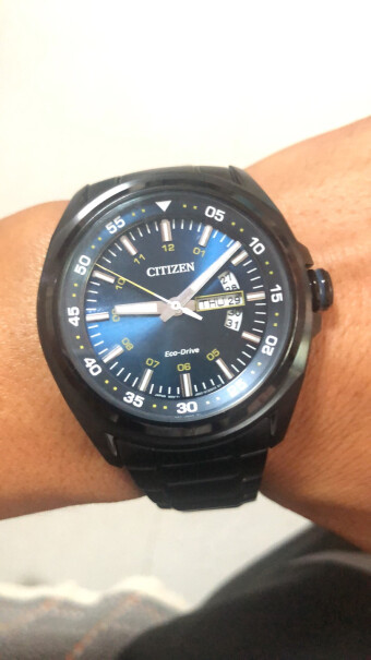 西铁城CITIZEN手表光动能深海蓝盘时分针夜光男士腕表这只手表戴在手上沉吗？