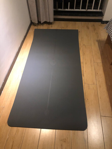 奥义瑜伽垫TPE环保183*80cm加宽中位线健身垫这个可以在上面玩健腹轮吗？