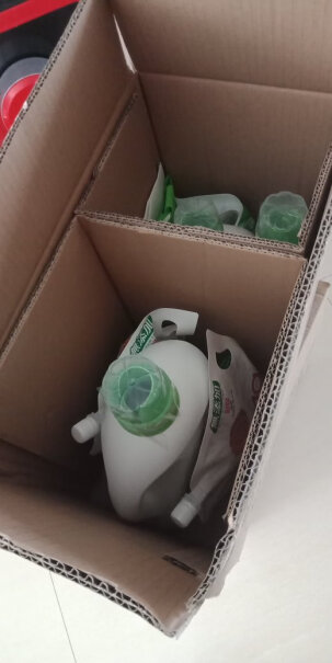 妈妈壹选洗护套装17斤La天然植皂母婴可用新旧包装转换请问洗衣液是乳白色的还是绿色的？