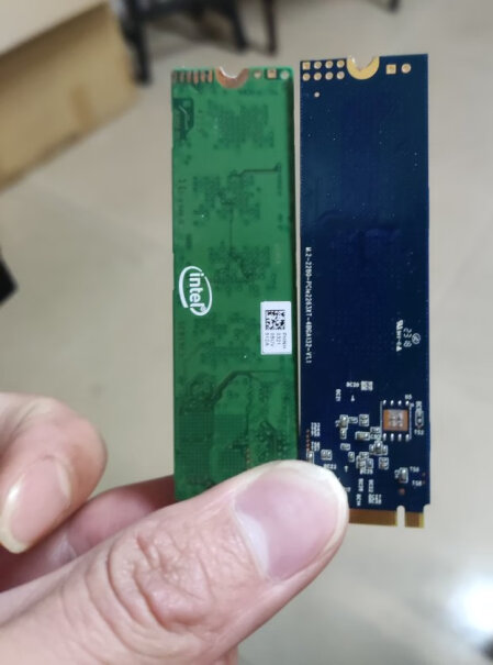 SSD固态硬盘M.2接口PCIe这款做系统盘好还是有独立缓存的那款好？