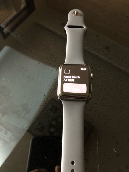 Apple Watch 3智能手表女生因为个头比较大手比较大，一直纠结38和42之间，担心38太小又担心42大，