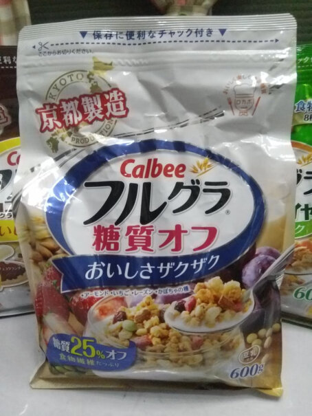 日本进口 Calbee(卡乐比) 富果乐 水果麦片700g包装上有中文标签吗？