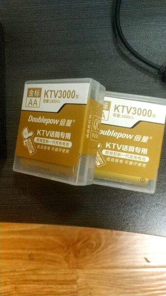 倍量电池KTV专用3000型 4节装请你问冲电冲到什么颜色冲满的？