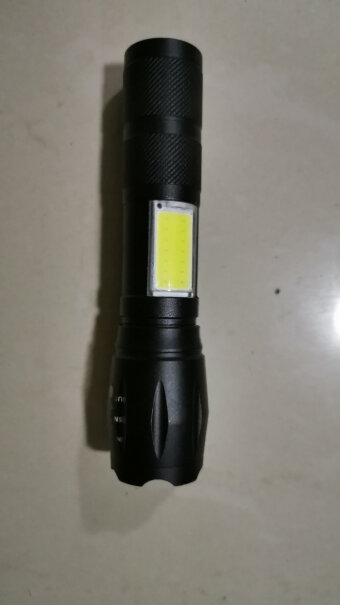 神鱼迷你强光手电筒可充电这个电灯的闪光是干嘛的？