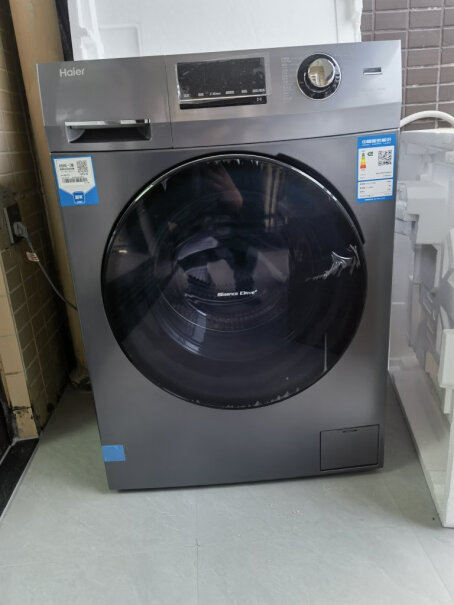 海尔EG100MATE28S大家买的这款洗衣机下面是空的吗，有没有盖板？