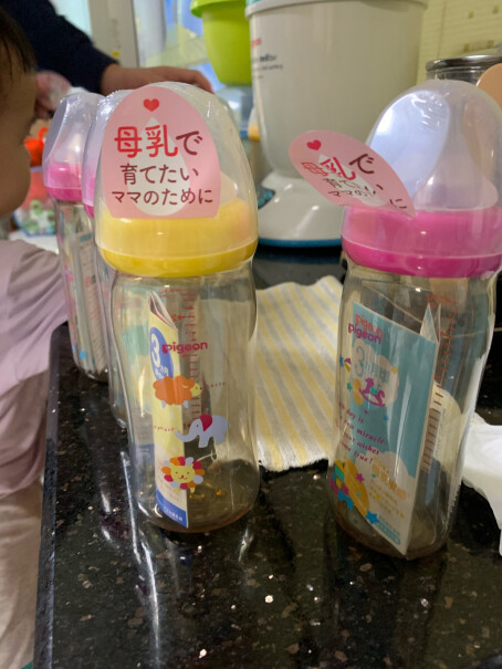 贝亲Pigeon新生儿宝宝婴儿玻璃奶瓶这个是自带ss号奶嘴吗？我是买给新生儿用的，这款可以吗？