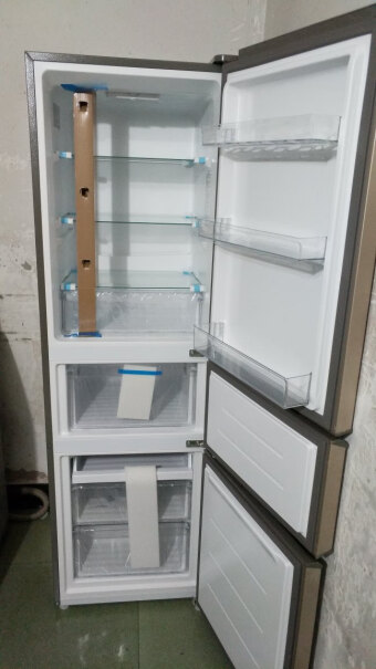 海尔（Haier）冰箱海尔216升直冷冰箱三门三温区多门小型迷你家用租房低音节能不占地中门软冷冻以旧换新BCD-216ST评测报告来了！性价比高吗？