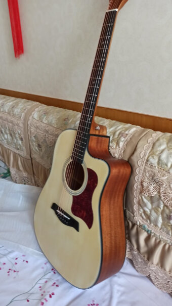 莫森mosen吉他41英寸初学者入门民谣木吉它乐器升级款这个琴可以连音响吗？