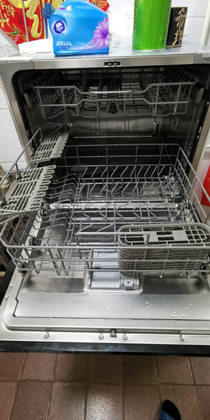 云米8套嵌入式家用洗碗机WIFI全智能除菌烘干存一体请问一下我的洗碗机经常洗好了洗碗粉还不融化，大家有没有出这个问题，碗洗好了粘粘的。