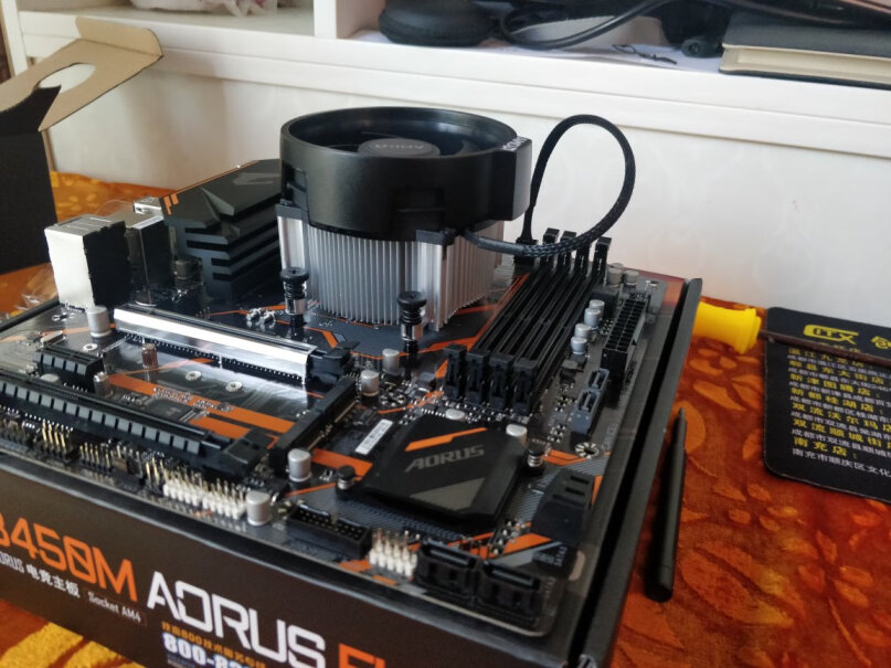 AMD 锐龙5 3600X CPU大佬们，你们是用的自带散热器吗？