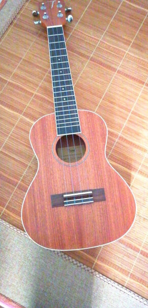 TOM尤克里里ukulele乌克丽丽沙比利入门小吉他23英寸教材是什么样的啊？