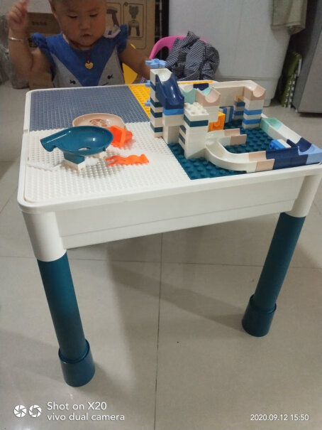 佳佰积木桌儿童收纳玩具桌亲们，那个白色圆柱体是装在哪的？