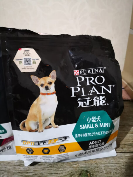 冠能狗粮成犬12kg全犬型全价犬粮狗粮味道会很大吗？