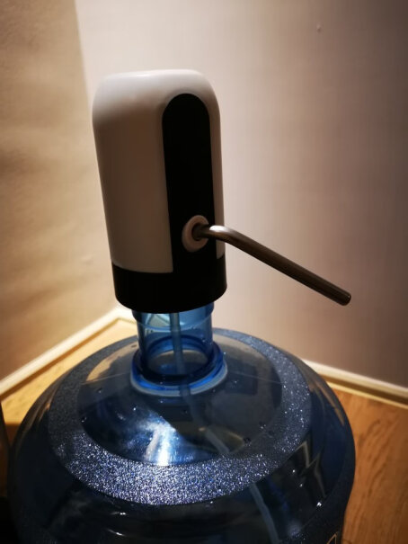 美之扣桶装水电动抽水器一键自动无线吸水器充电式上水器出水没劲，出水量小，能调大不能？