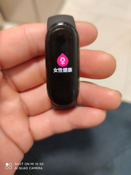 小米手环5 NFC 石墨黑苹果手机能用小爱同学吗？