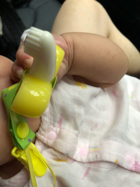 香蕉宝宝婴儿牙胶硅胶牙刷有异味吗？