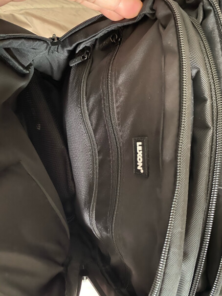 法国乐上LEXON旅行双肩包男14这个包只背电脑，通勤会不会大？