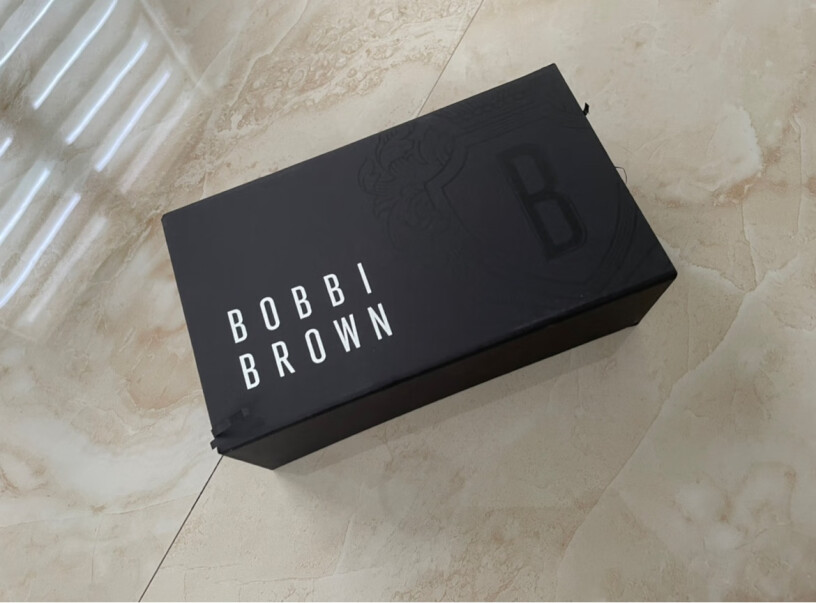 芭比波朗（Bobbi Brown）这到底是粉饼还是散粉，可以直接当底妆的还是只是用来定妆的？