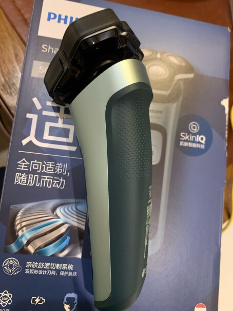 飞利浦电动剃须刀SkinIQ蜂巢5系智能感应刮胡刀SU5799噪音大吗？