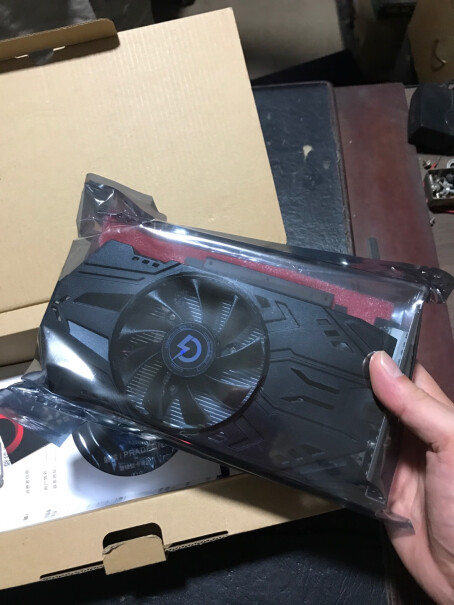 磐镭RX550显卡主板是技嘉ga-78lmt-s2，能装这个显卡吗？